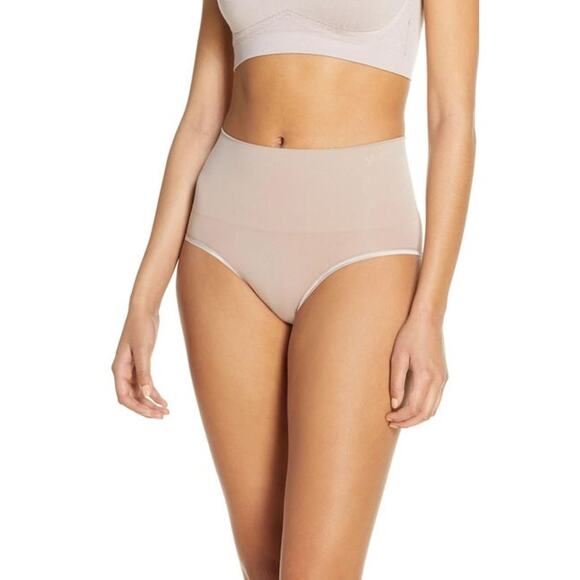 Yummie Women's Ultralight Seamless Brief Shapewear Color: Bark Size: M/L NEW - Picture 1 of 3